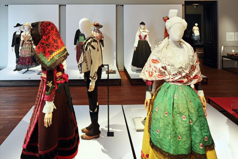 Spanish costumes: Darkness and light | Palais Galliera | Musée de la ...