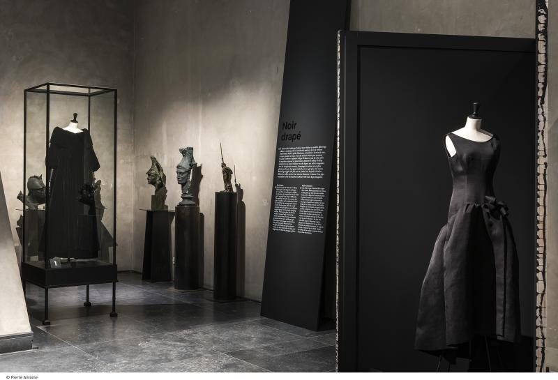 balenciaga in black exhibition